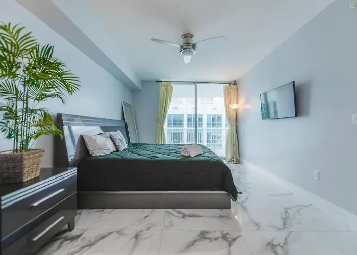 Luxurious 1 Bedroom Penthouse With Free Parking And Pool