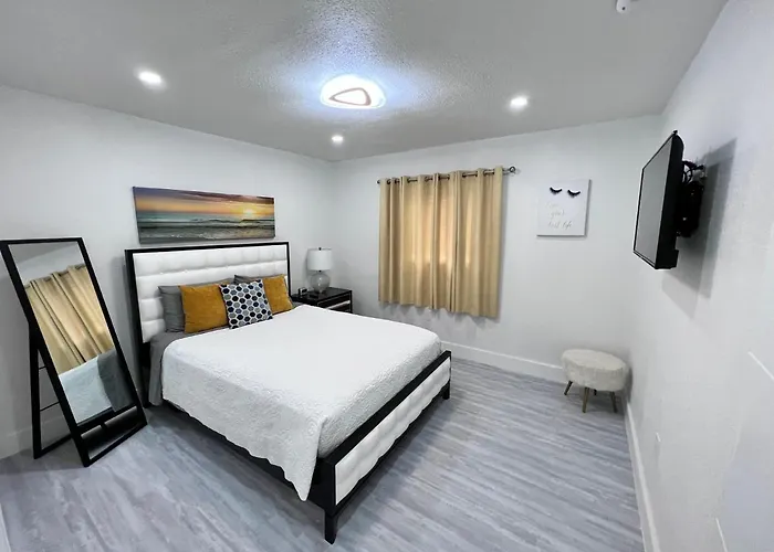 Stylish 2 Bedrooms Apartment By Miami International Airport