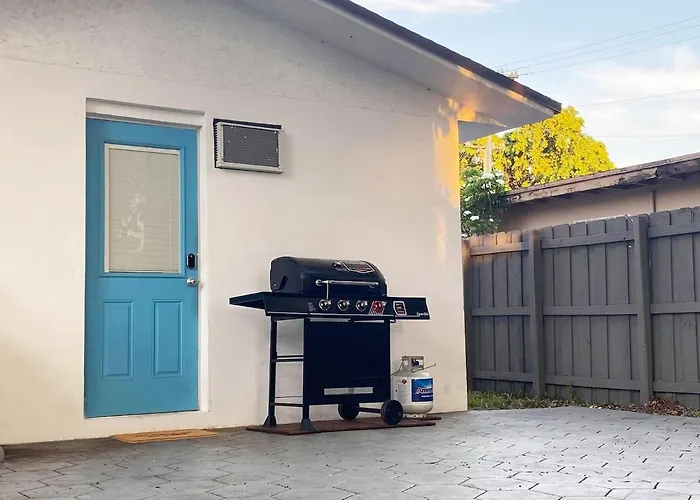 Private Suite W/ Full Backyard, Bbq, 5Min From Mia