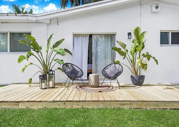 Tropical Oasis - Pool - Movie Room
