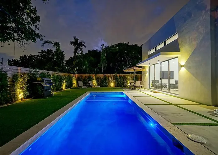 Villa Rav 4Brm/3Bth Pool, Hot Tub And Parking
