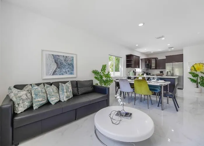 Awesome 3 Bedroom House 10 Minutes From Wynwood Miami
