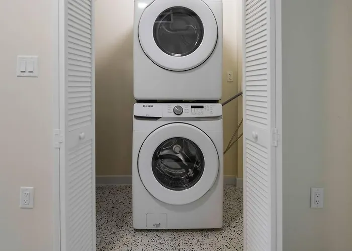 Awesome 2 Bedroom Residence Close To Miami Beach 3