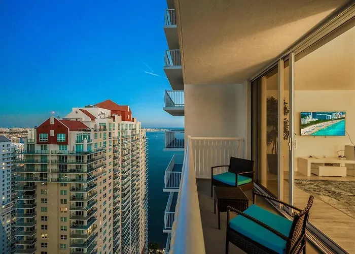 High Floor Unit Located In Brickell - Free Parking