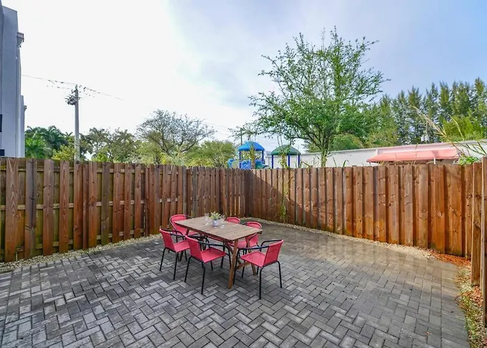 Amazing Townhouse 15 Minutes From The Beach Miami