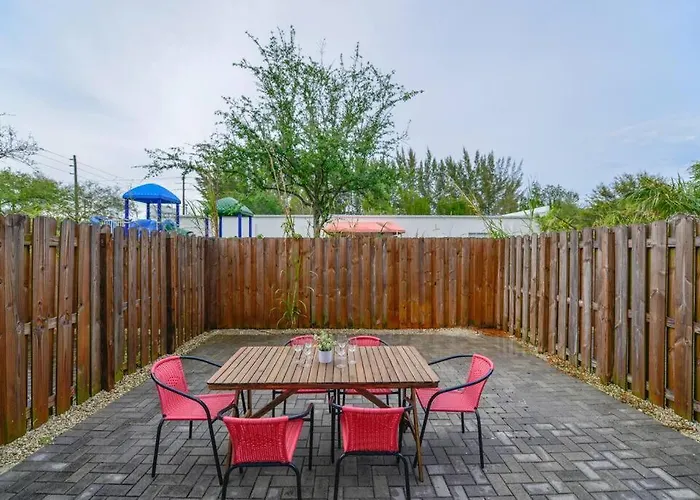 Amazing Townhouse 15 Minutes From The Beach Miami