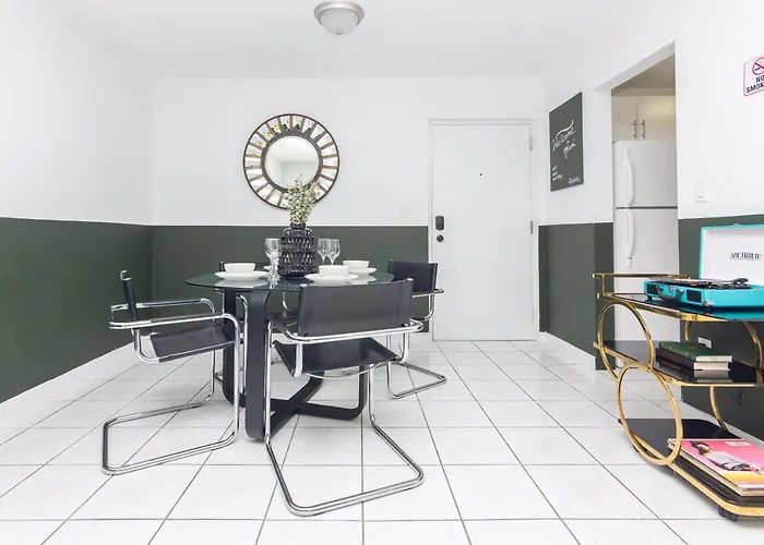 One Bedroom Apartment - With Parking & Balcony - Heart Of Wynwood
