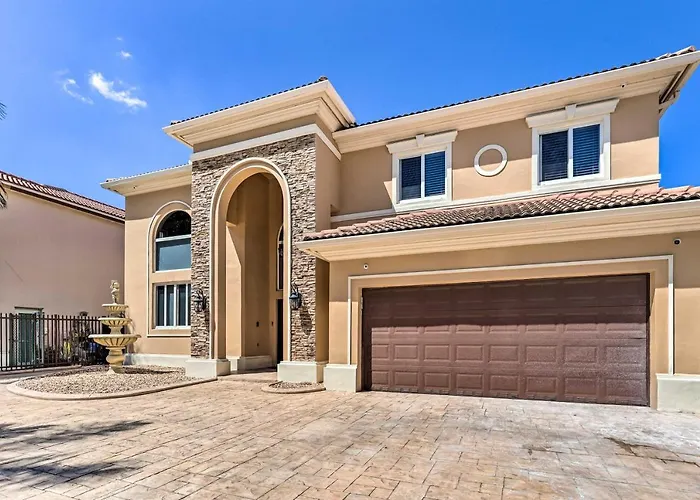 Spacious Miami Retreat With Grill, Pool And Dock!