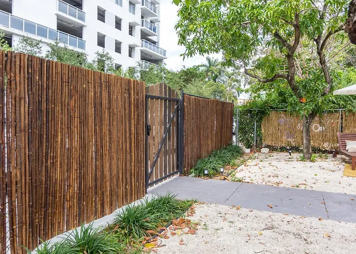 Pet friendly 1 Bedroom Apartment With Balcony Miami - Heart Of Downtown