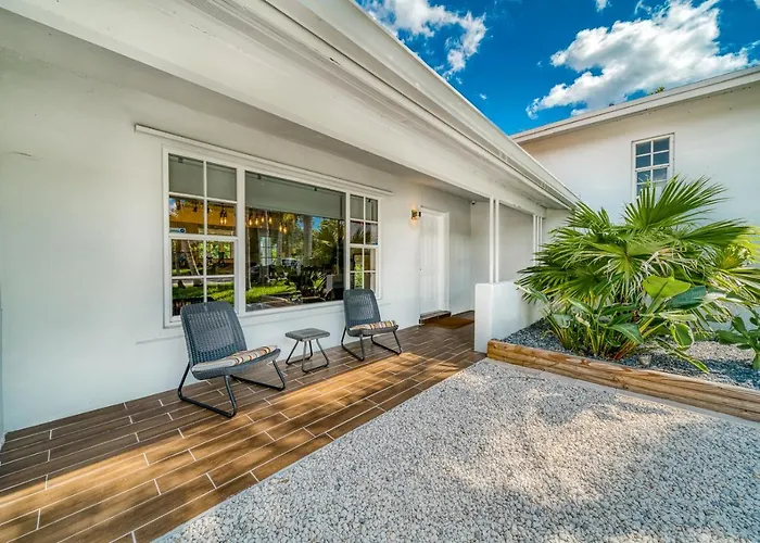 Beach House 3-Bedroom Villa With Pool