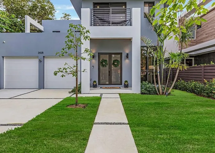 Modern Villa W/ Resort Amenities & Salt Water Pool Miami
