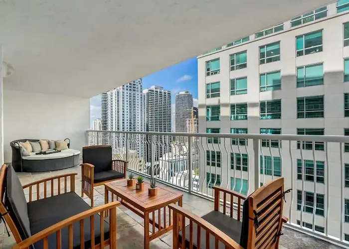 Elegant 1Br Apt W Balcony And Stunning Bay View