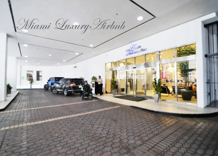 Located In Brickell, With A Balcony, Pool, Free Parking, Miami Views Villa che accetta animali