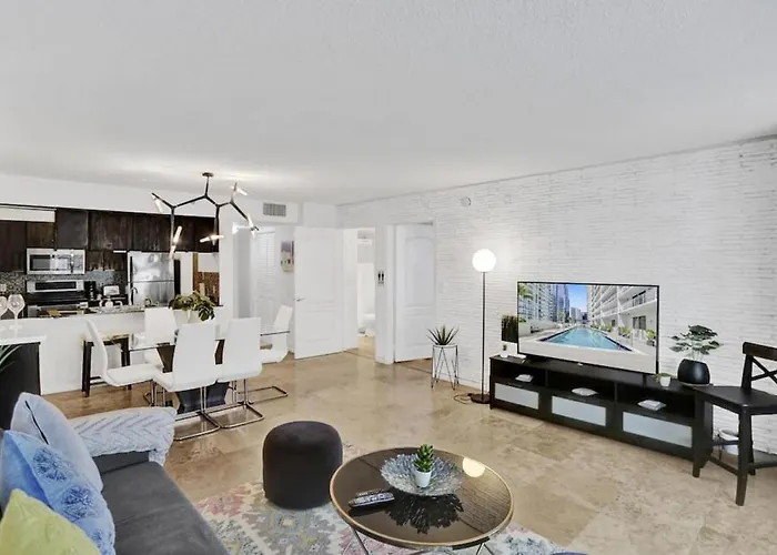 Located In Brickell, With A Balcony, Pool, Free Parking, Miami Views Villa che accetta animali