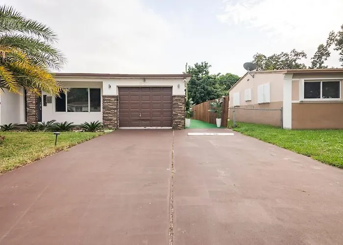 Cozy Miami Modern Paradise-Near Hardrock Stadium!