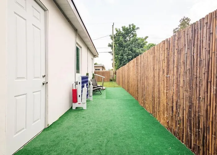 Cozy Miami Modern Paradise-Near Hardrock Stadium!