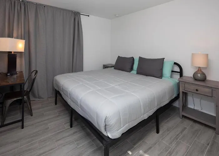 B - New 3/2 New Home, Sleep 11, Centrally Located