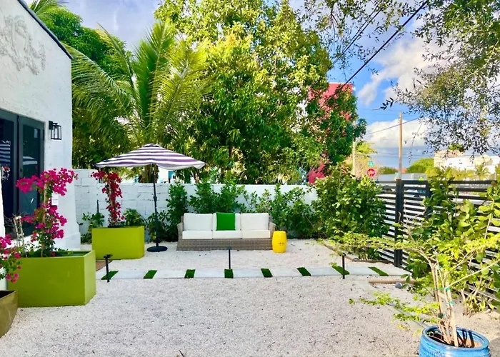 Serendipity Villa -3 Bedroom 2 Baths-Modern!
