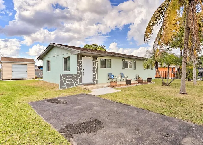 Gated Southern Miami Home: 22 Mi To Downtown!