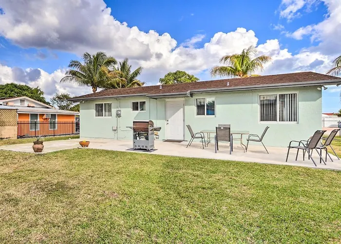 Gated Southern Miami Home: 22 Mi To Downtown!