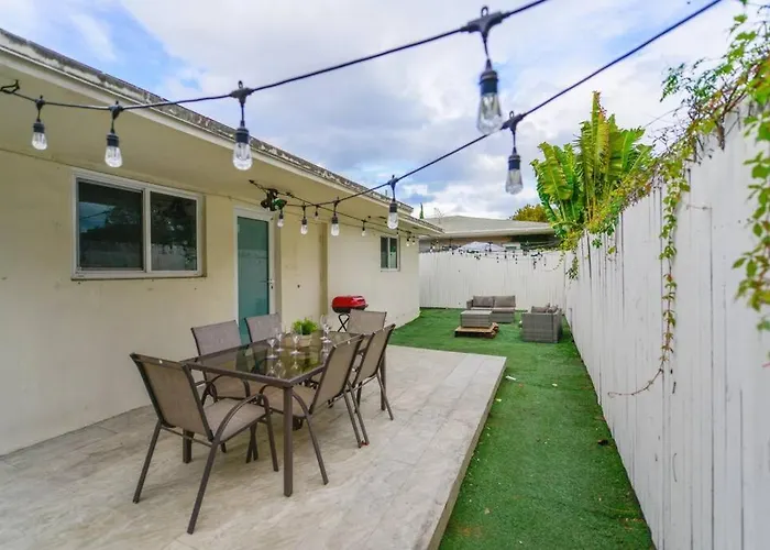 Awesome House At Coral Way W Private Patio & Parking Villa Miami