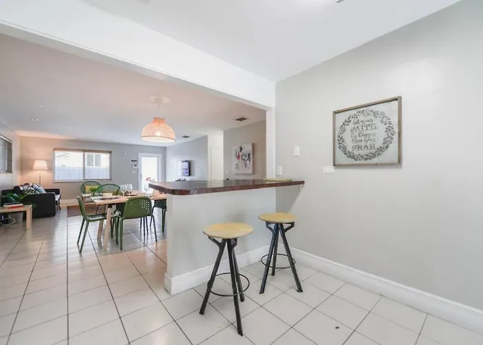 Awesome House At Coral Way W Private Patio & Parking Villa Miami
