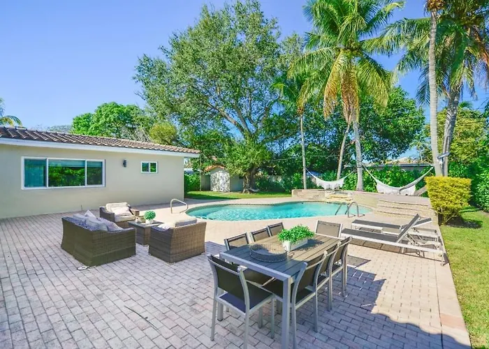 Stunning House With Pool At Coral Gables Miami