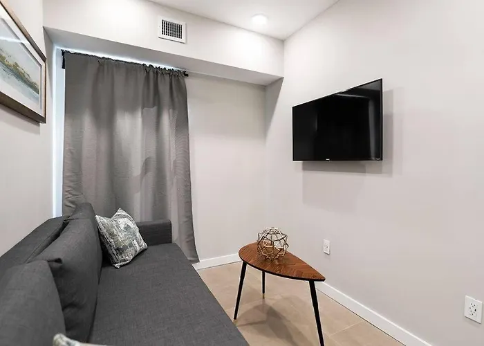 Elegant Miami Apartment East Little Havana / Free Parking