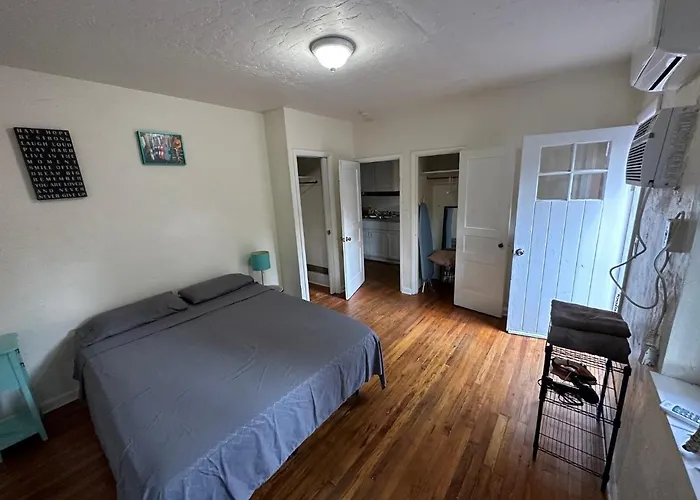 Coral Gables Historic One Bedroom, Gated Tropical Garden