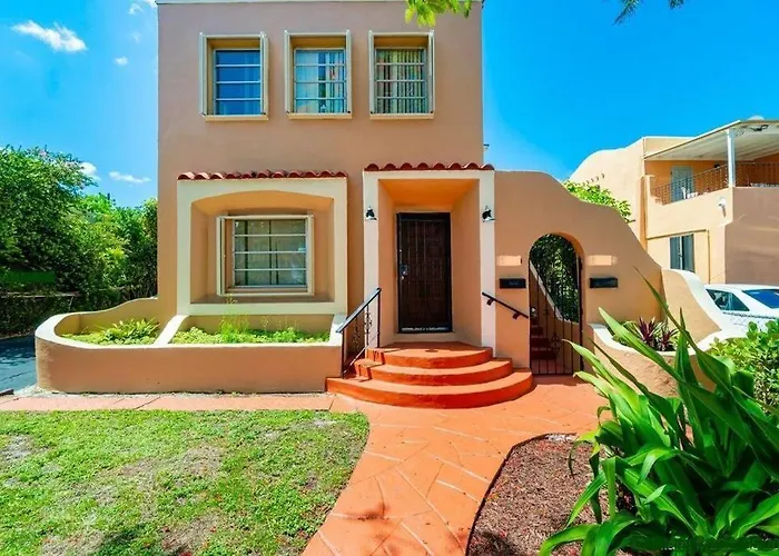 Tropical Charm Little Havana Calle Ocho 3