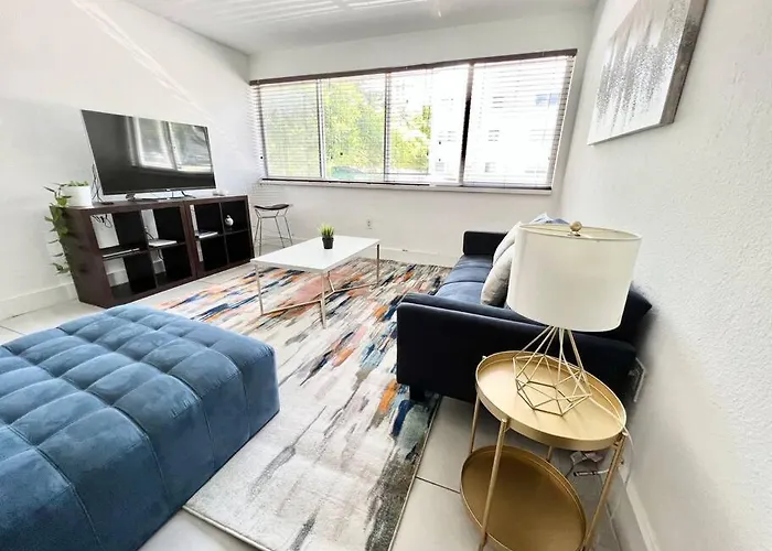 Cocont Grove, Walking Distance To Everything!
