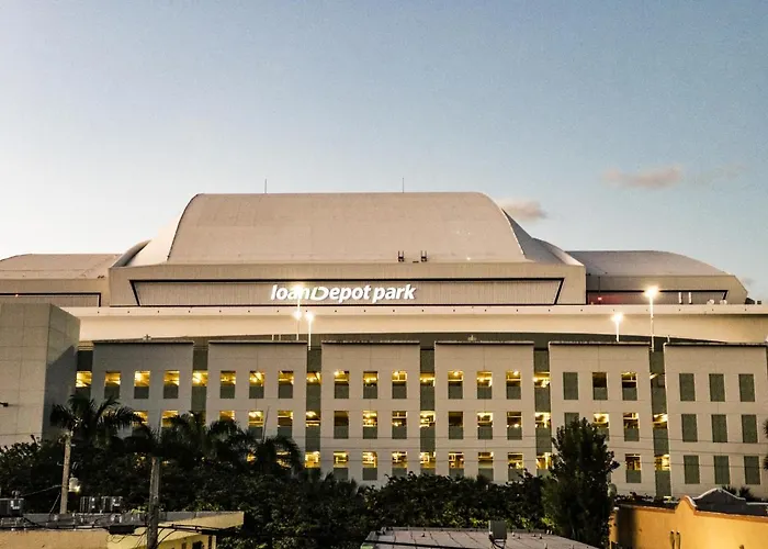 Marlins Park Suites - Apt 3 - Cuba Libre Suite