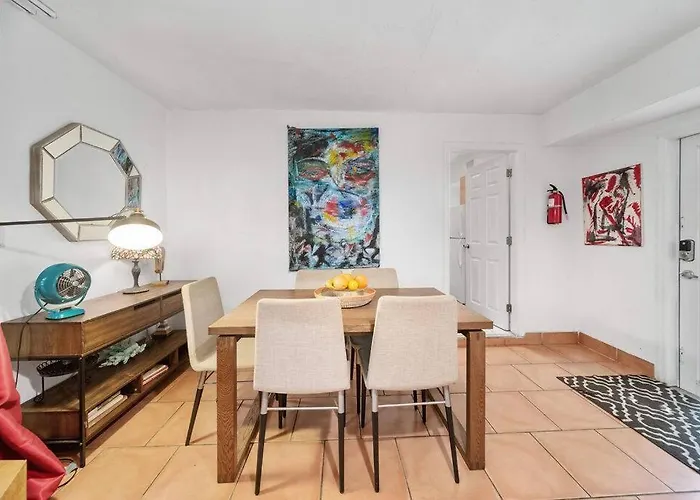 Miami Home With Garden, Parking. Close To The Bay