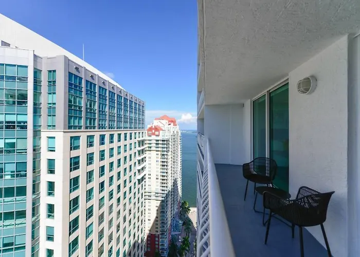 Exquisite Condo With Pool & Gym