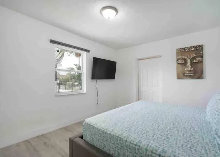 House 4Br 7Beds Petfriendly Close To The Airport