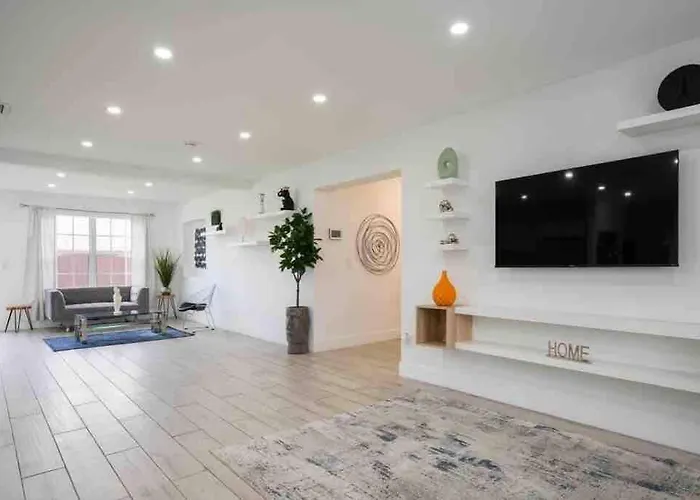 House 4Br 7Beds Petfriendly Close To The Airport