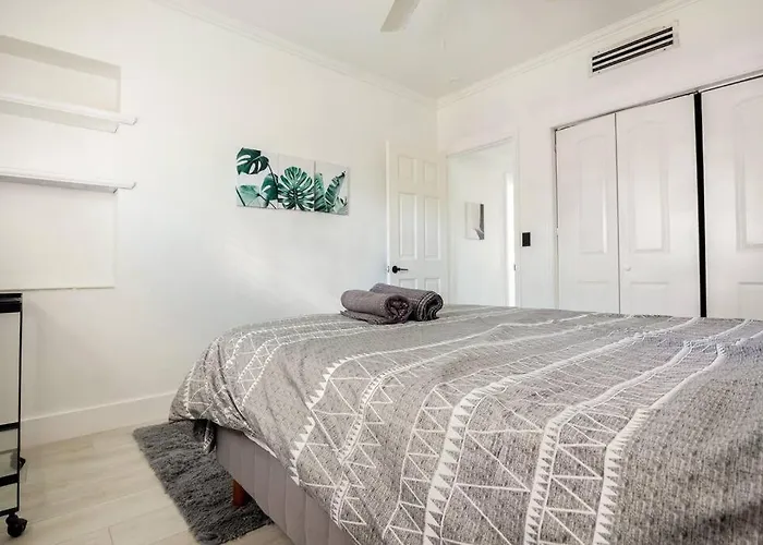 Luxurious Designer Miami Retreat 3 Bedroom House