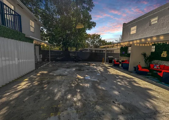 Vacay Spot Wynwood Artful Oasis 2 Bbqs Patio Vibes, Prime Loc! 6 Blocks Away From Bars, Nite Clubs, Res, Shops