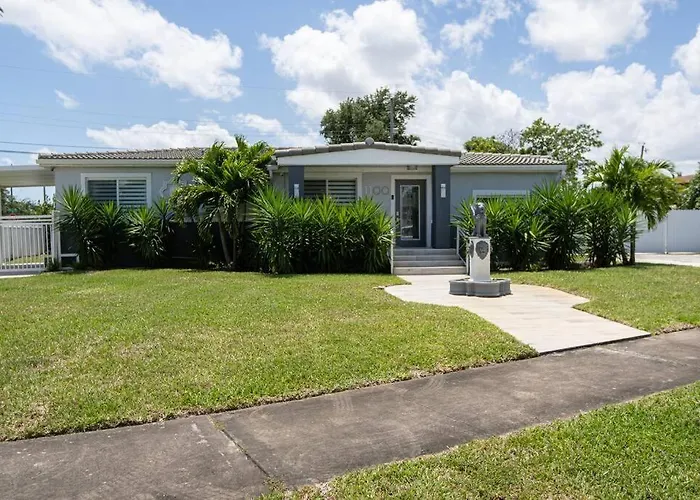 Sunny Miami Retreat, 4Br House With Private Pool, Family Friendly, Min From Airport & Beaches