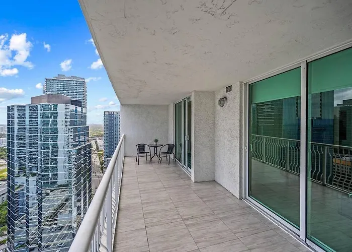 Central Unit With Ocean & City View Club At Brickell Bay
