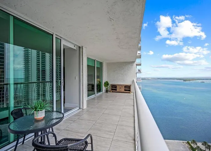 Central Unit With Ocean & City View Club At Brickell Bay