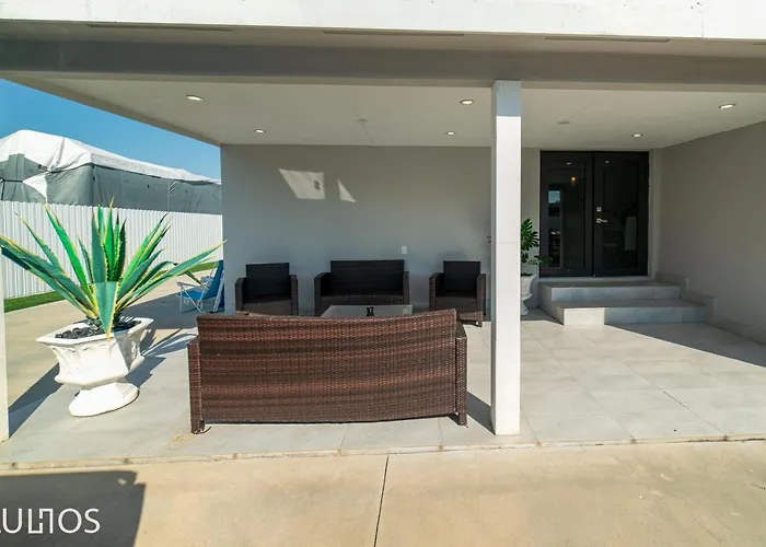 Modern 6 Bedroom Home With Pool And Bbq In Miami L34