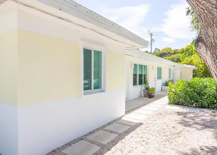 Newly Renovated Stylish Studio In El Portal #2 Miami