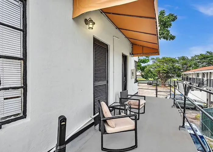 Pet friendly New Year And Holiday Charming Miami Riverfront Stay!