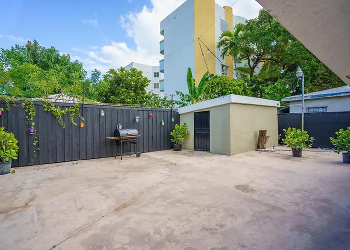 2 Bd Home W/ Private Parking, Private Yard & W/D Miami