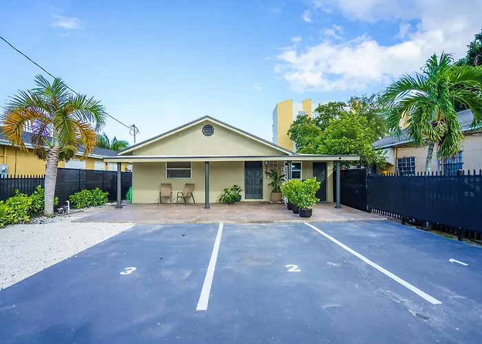 2 Bd Home W/ Private Parking, Private Yard & W/D Miami