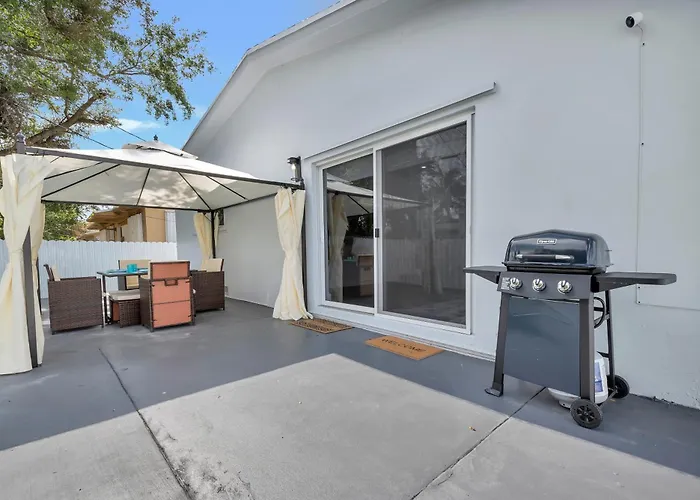 Casa Moderna Gated 4 Bd 3 Bath Home 15 Min To Beach 3041 Miami