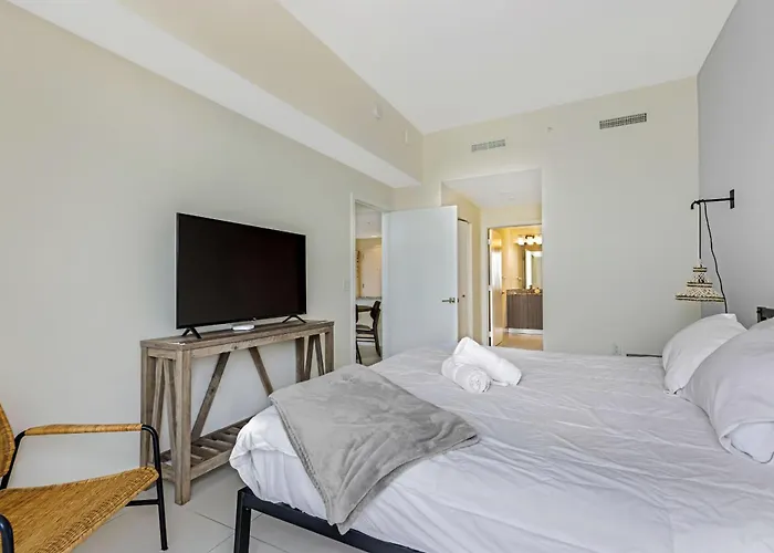 Modern Downtown Doral One-Bedroom Apt With Golf Course Views