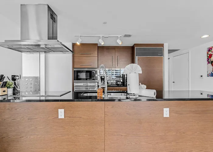 Luxurious Condo At Icon With Views
