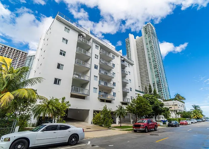 Subtle 2 Bed In Edgewater Downtown With Free Parking